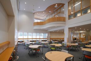 図書館ディスカッションスペース写真