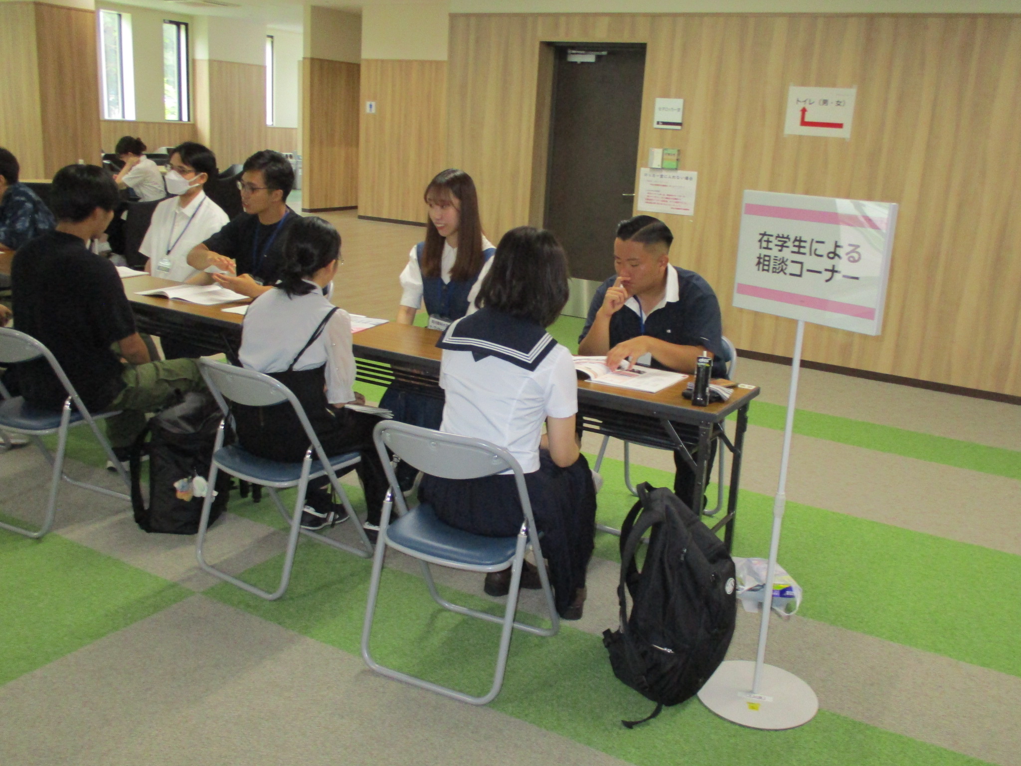 【医学科】在学生による相談コーナーの様子