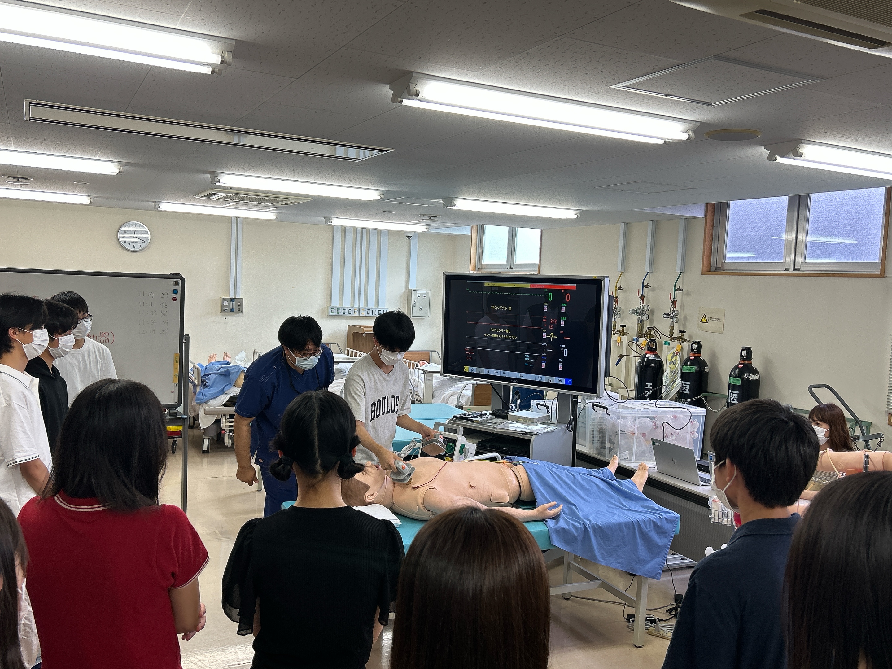 【医学科】学内見学の様子