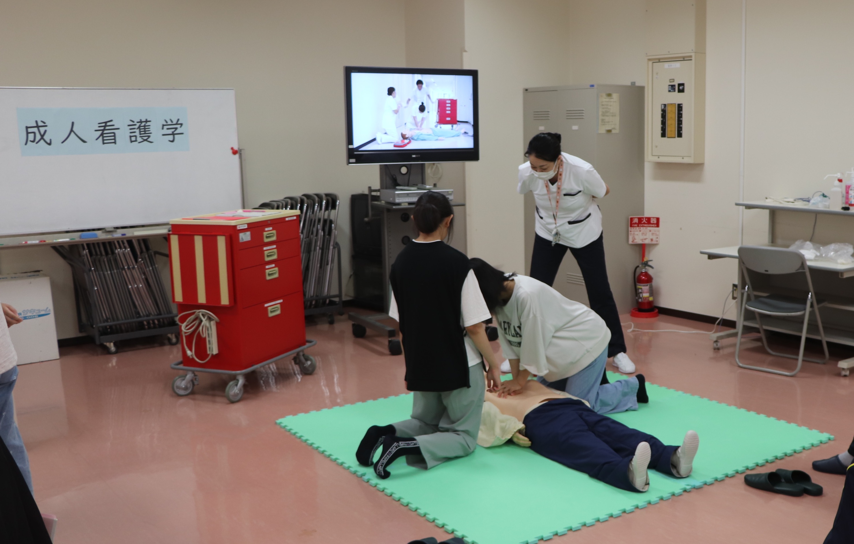 【看護学科】学内見学の様子