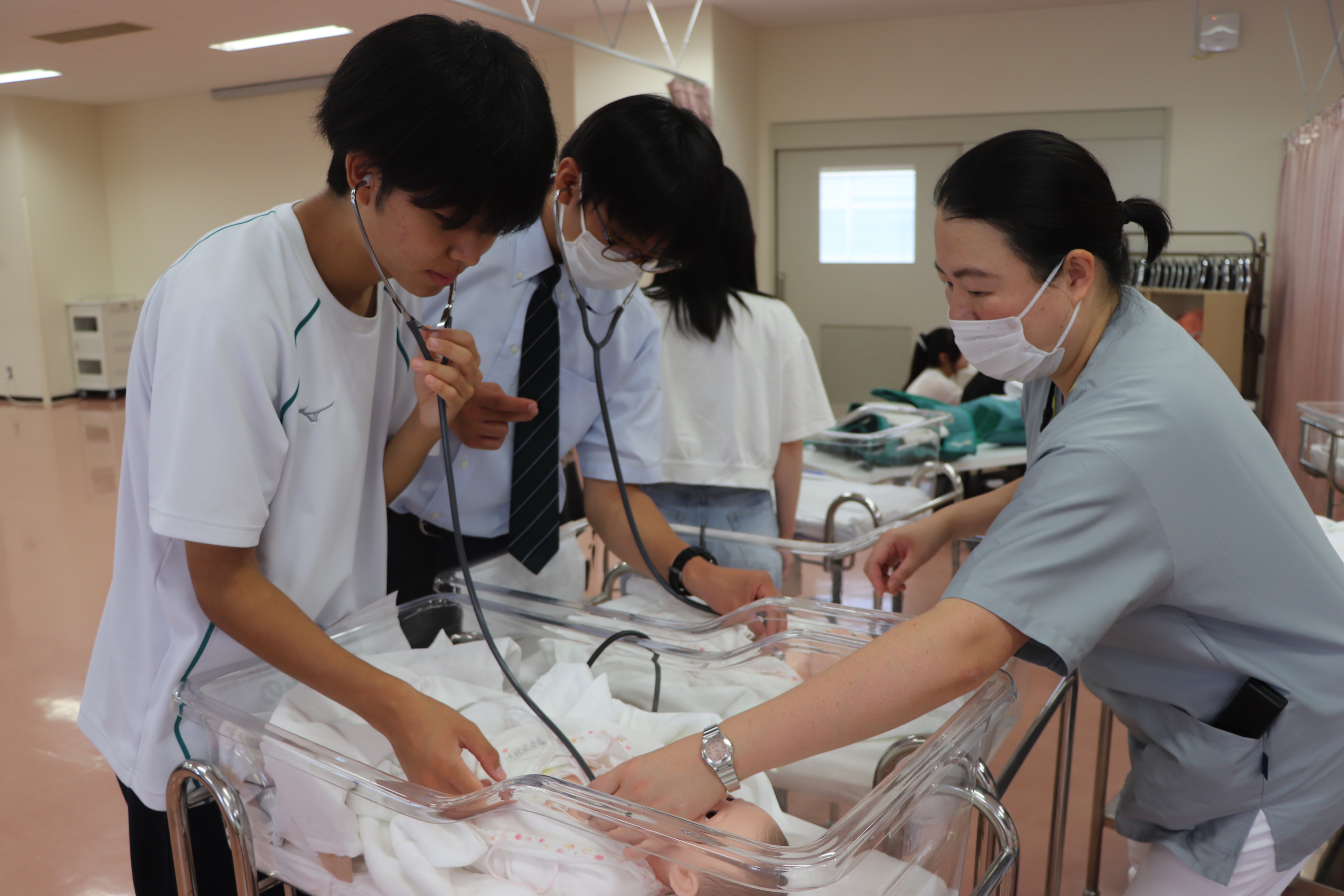 【看護学科】学内見学の様子