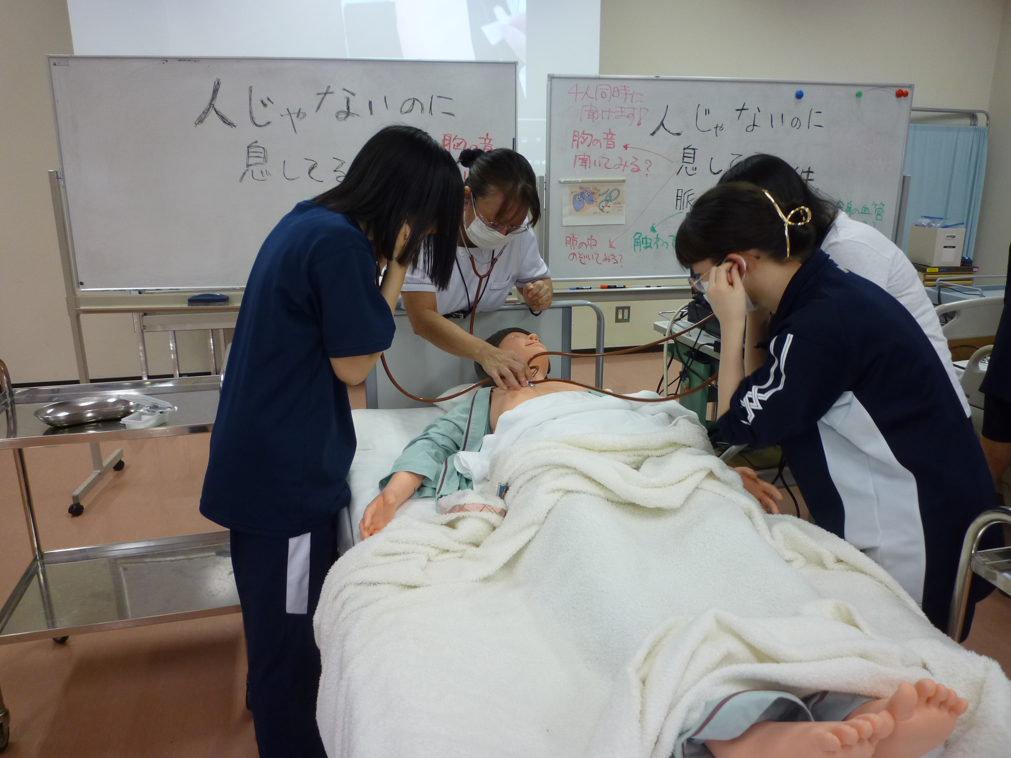【看護学科】学内見学の様子