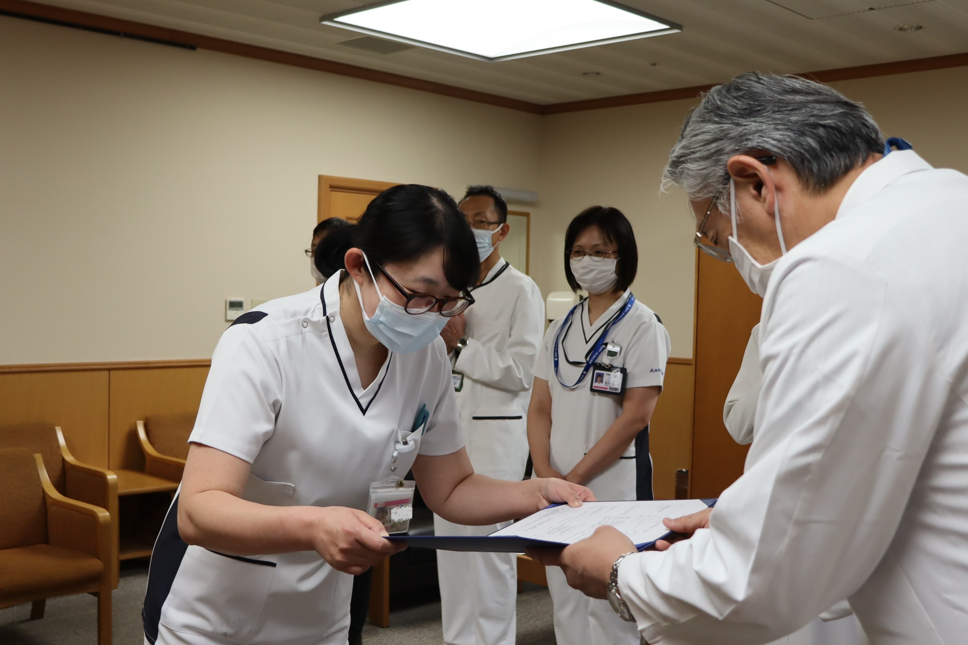 看護師特定行為研修修了式を開催しました | 旭川医科大学病院