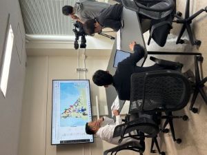 牧野教授の取材風景